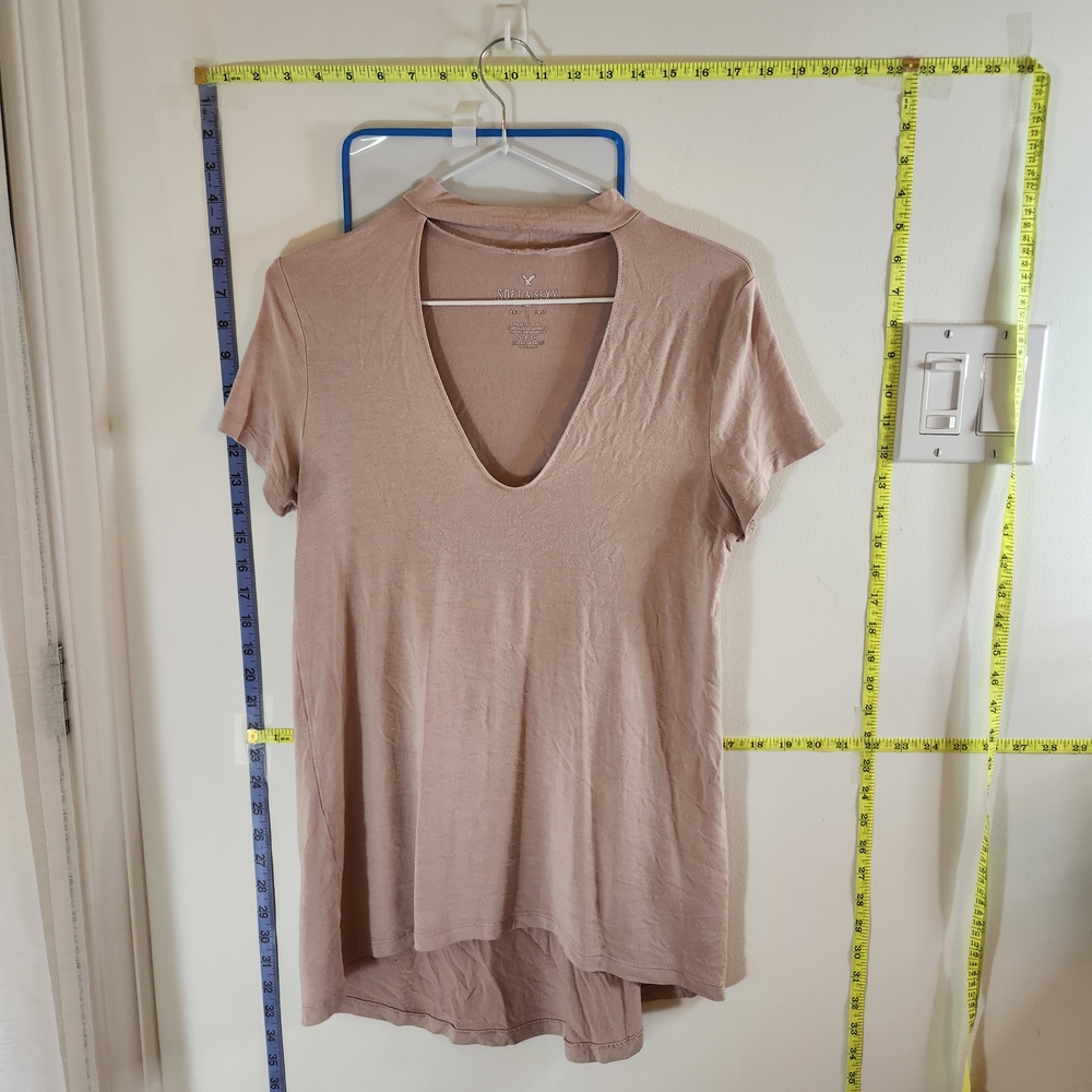 American Eagle Outfitters Mauve V-Neck Short Sleeve Tee